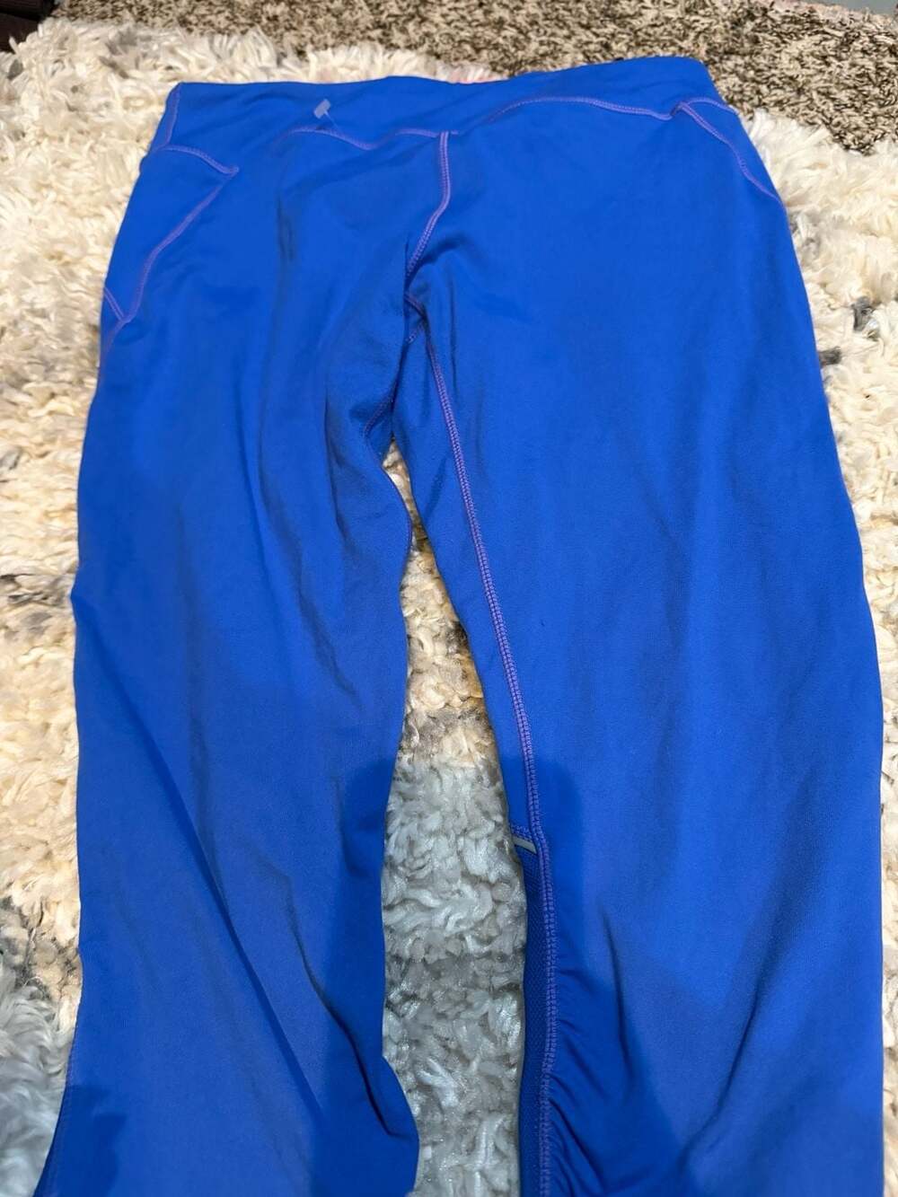 Kyodan Women's Athletic Capri Leggings with Zipper Back Pocket